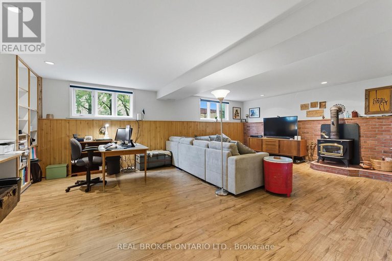 29420694/18-smith-road/north-grenville-twp-kemptville-south/north-grenville/ontario/K0G1T0_29