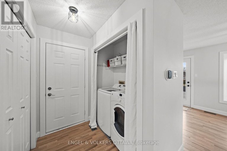 29593963/129-corvinelli-crescent/village-of-russell/russell/ontario/K4R1G4_16