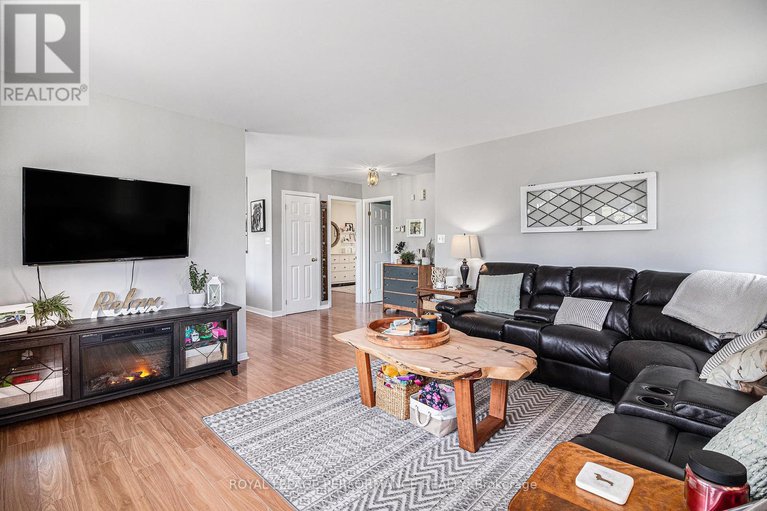 28804452/66-front-street/finch/north-stormont/ontario/K0C1K0_8