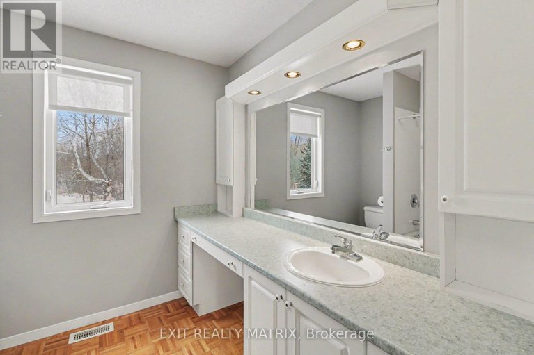 29553238/8329-rodney-farm-drive/osgoode-twp-north-of-reg-rd-6/ottawa/ontario/K0A2P0_34