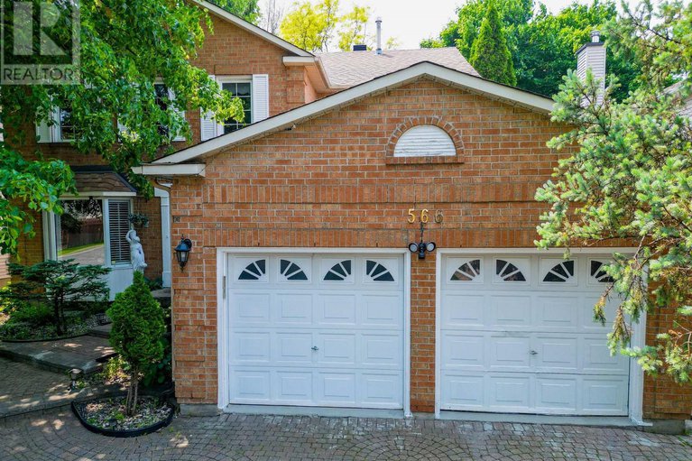 28429385/566-falwyn-crescent-w/fallingbrookridgemount/ottawa/ontario/K4A2A4_2