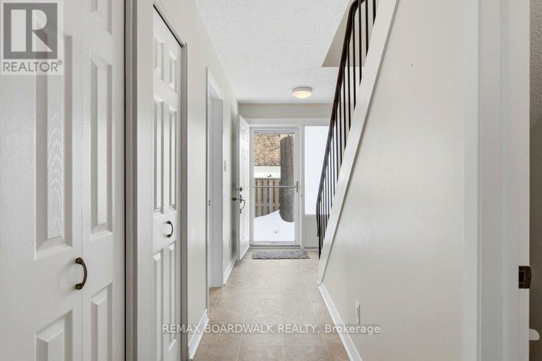 29425117/65-837-eastvale-drive/beaconwood/ottawa/ontario/K1J7T5_4