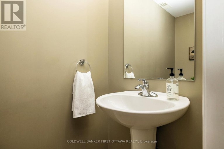 29497257/6-1210-mcwatters-road/queensway-terrace-southridgeview/ottawa/ontario/K2C3Y2_15