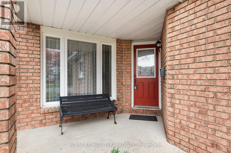 29030478/937-sheenboro-crescent/fallingbrookpineridge/ottawa/ontario/K4A3M6_2