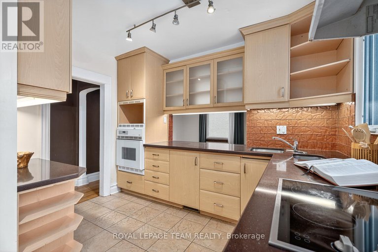 29121392/405-hamilton-avenue-s/civic-hospital/ottawa/ontario/K1Y1C9_17