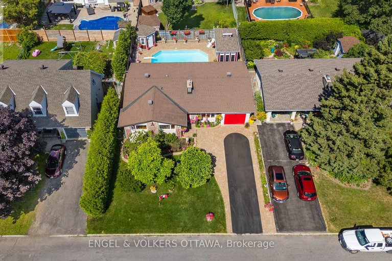 28957862/16-benson-street/borden-farmstewart-farmcarleton-heightsparkwood-hills/ottawa/ontario/K2E5J5_5