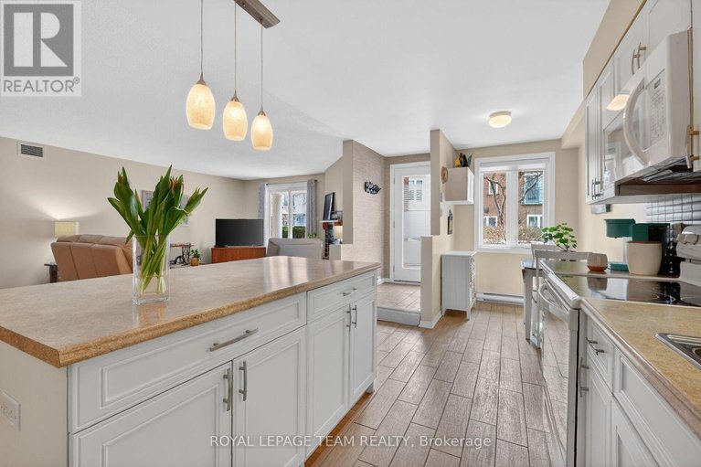 29521537/202a-62-donald-street/overbrook/ottawa/ontario/K1K1N2_14