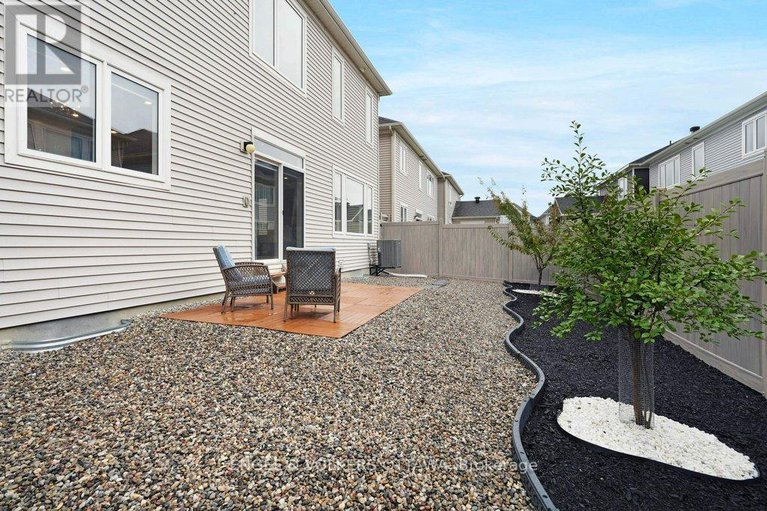 28933678/1010-carden-lane/orleans-village/ottawa/ontario/K1W0N3_47