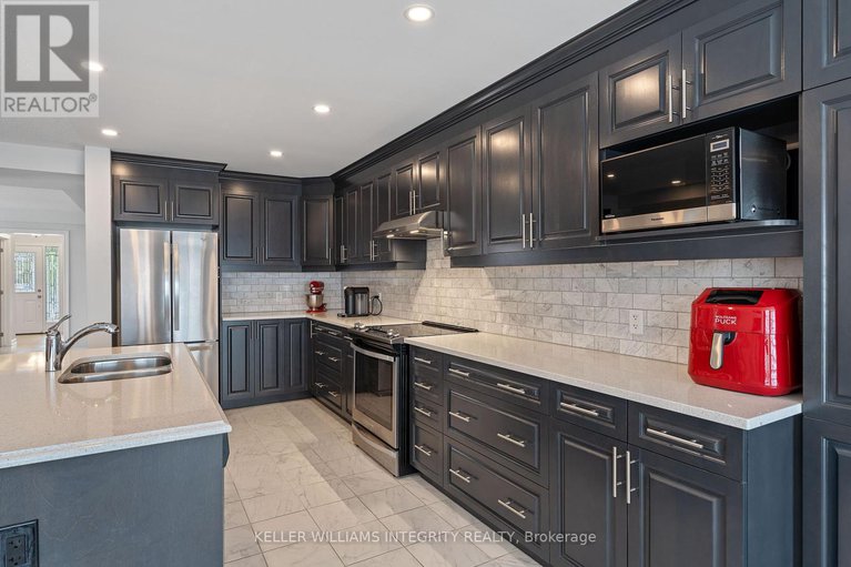 28418654/322-lipizzaner-street/stittsville-south/ottawa/ontario/K2S0X9_3