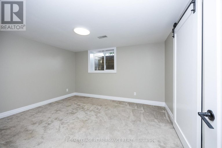 28604783/1398-jamison-avenue-s/bilberry-creekqueenswood-heights/ottawa/ontario/K1E1J5_33