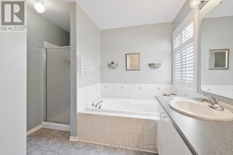 28427470/2885-brigham-way/upper-hunt-club/ottawa/ontario/K1T3Y8_28