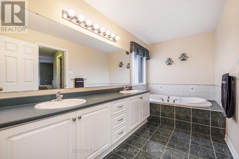 29111121/578-devonwood-circle/blossom-parkkemp-parkfindlay-creek/ottawa/ontario/K1T4E6_25