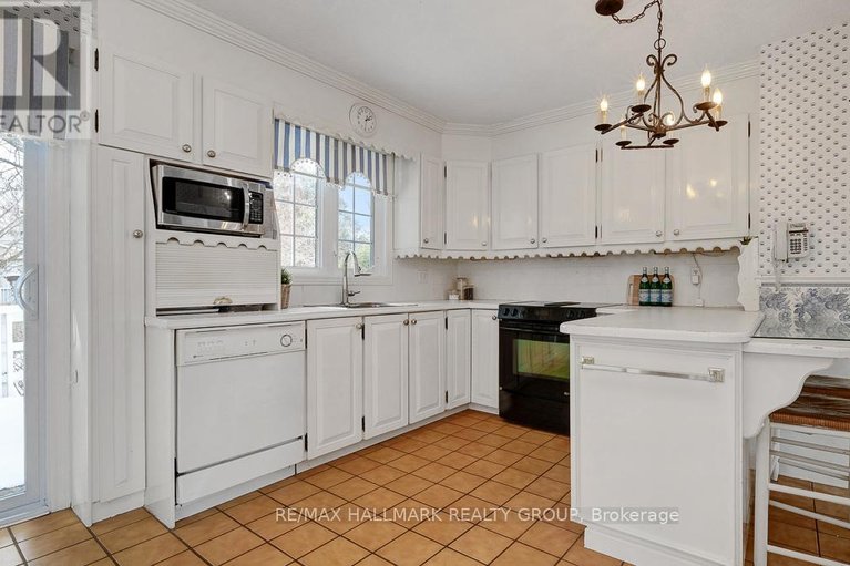 29514982/2185-bickerton-avenue/beacon-hill-north/ottawa/ontario/K1J6Y2_18