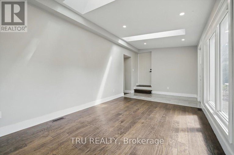 28427630/2114-balharrie-avenue/hawthorne-meadows/ottawa/ontario/K1G1G5_26