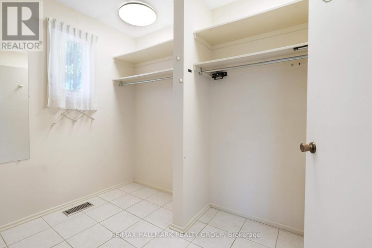 28869617/1-northview-road/city-viewskylinefisher-heightsparkwood-hills/ottawa/ontario/K2E6A6_23