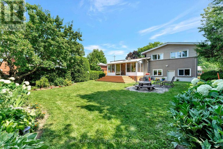 28621220/1150-albany-drive/bel-air-heights/ottawa/ontario/K2C2L3_36