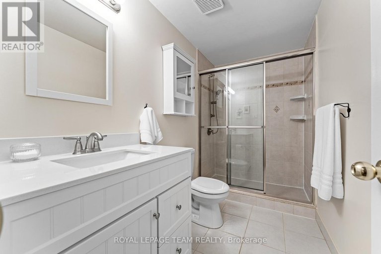 28234836/107-melanie-crescent/glencairnhazeldean/ottawa/ontario/K2L2E4_39