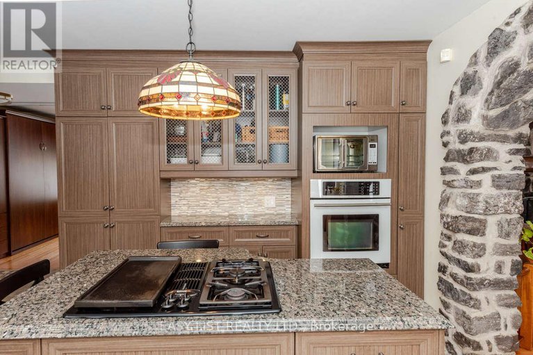 29370405/704-pattee-road/champlain-twp/champlain/ontario/K6A2R2_21