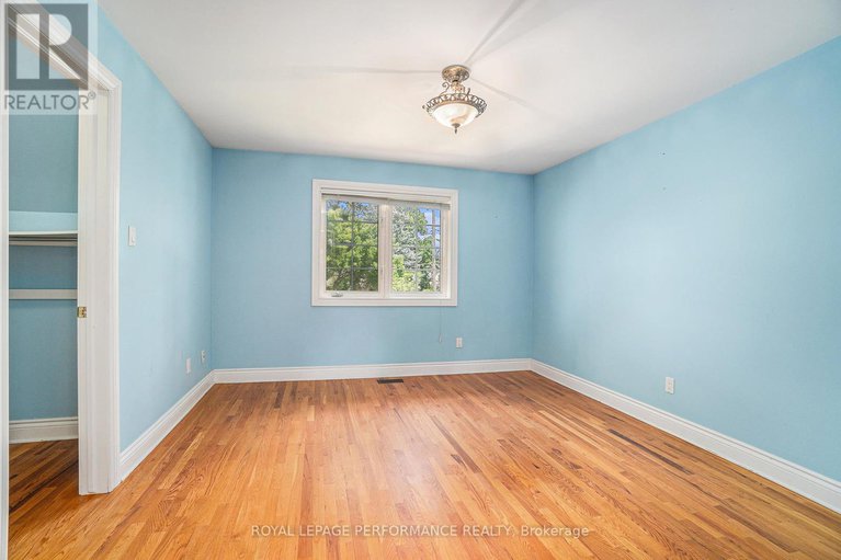 28638779/1702-ortona-avenue/carleton-heights/ottawa/ontario/K2C1W7_20
