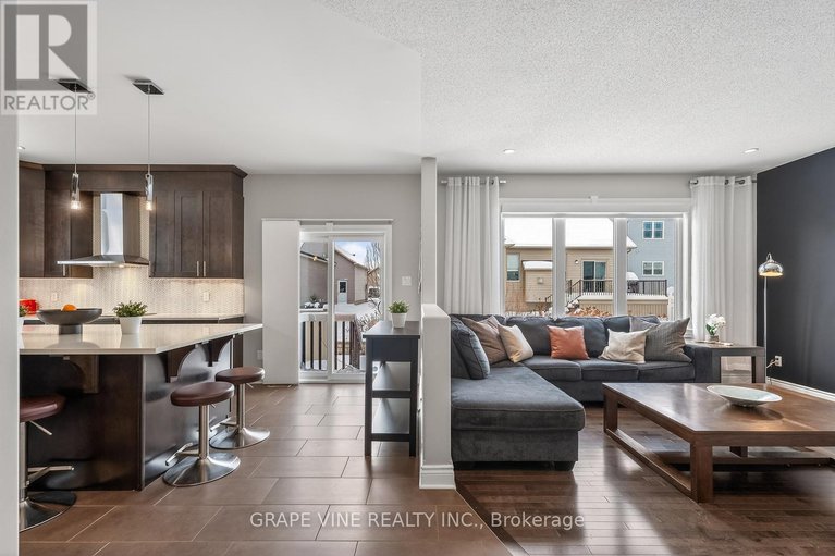 29232916/422-mercury-street/town-of-rockland/clarence-rockland/ontario/K4K0G8_11