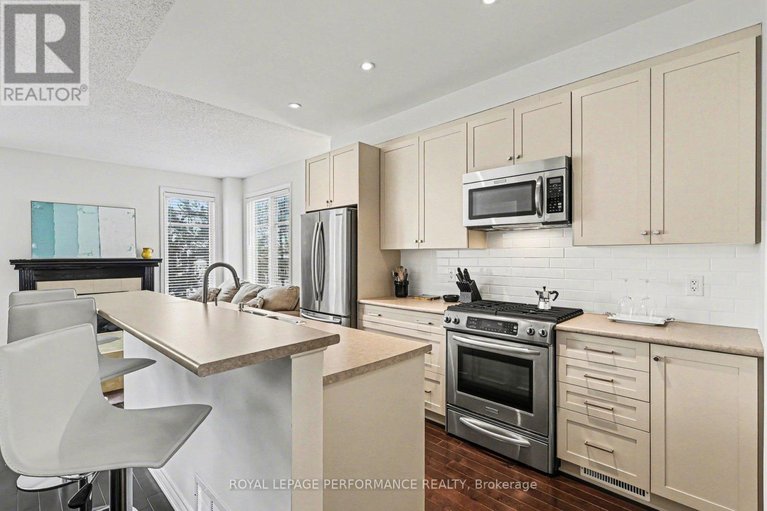 29430720/810-white-alder-avenue/blossom-parkkemp-parkfindlay-creek/ottawa/ontario/K1T0G2_2