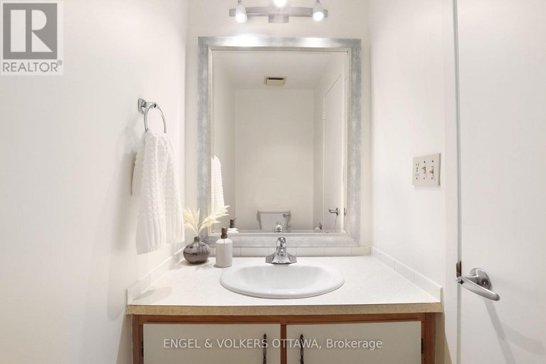 29097946/60-homestead-street/borden-farmstewart-farmcarleton-heightsparkwood-hills/ottawa/ontario/K2E7N6_12