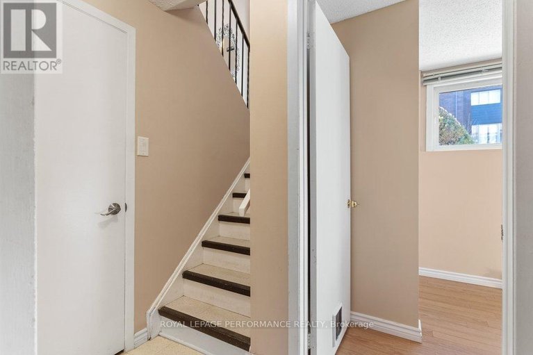 29678414/55-2610-draper-avenue/redwood-park/ottawa/ontario/K2H8X8_34