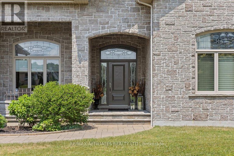 28568193/1530-creagan-court/cumberland-estates/ottawa/ontario/K4C0A5_3