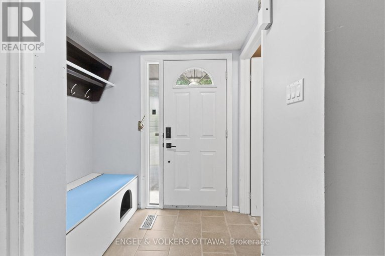 28594230/3-3205-uplands-drive/hunt-club-woods/ottawa/ontario/K1V9T3_3