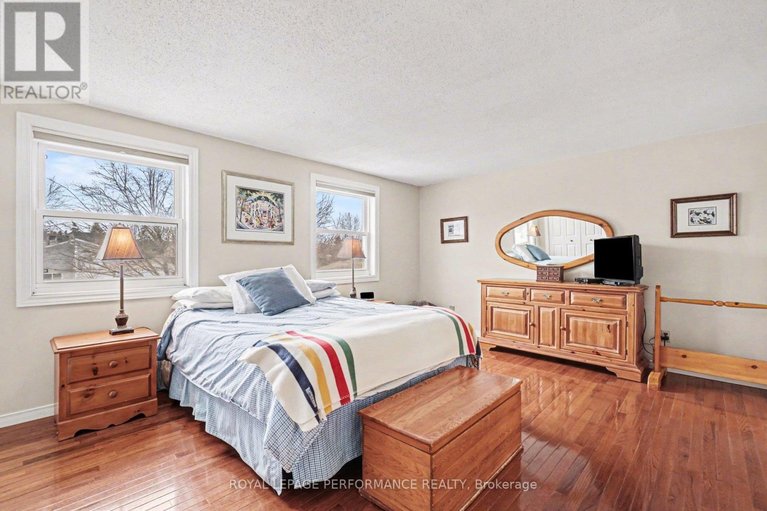 29484795/299-mockingbird-drive/chatelaine-village/ottawa/ontario/K1E2A4_19