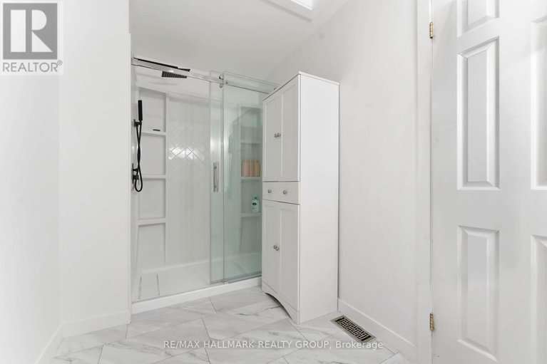 29416522/1091-burgundy-lane/convent-glen/ottawa/ontario/K1C2M9_23