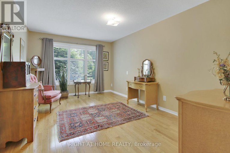 28554308/101-darlington-private/hunt-clubwestern-community/ottawa/ontario/K1V0X8_19