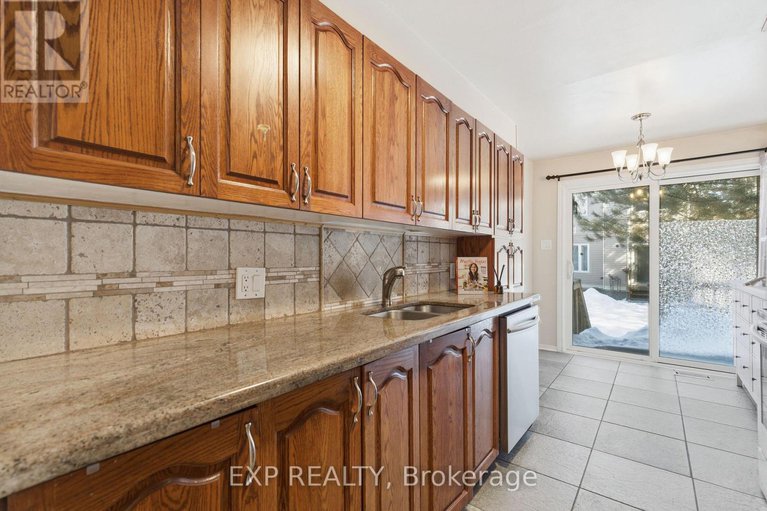 29423088/92-stonebriar-drive/centrepointe/ottawa/ontario/K2G5Y1_11