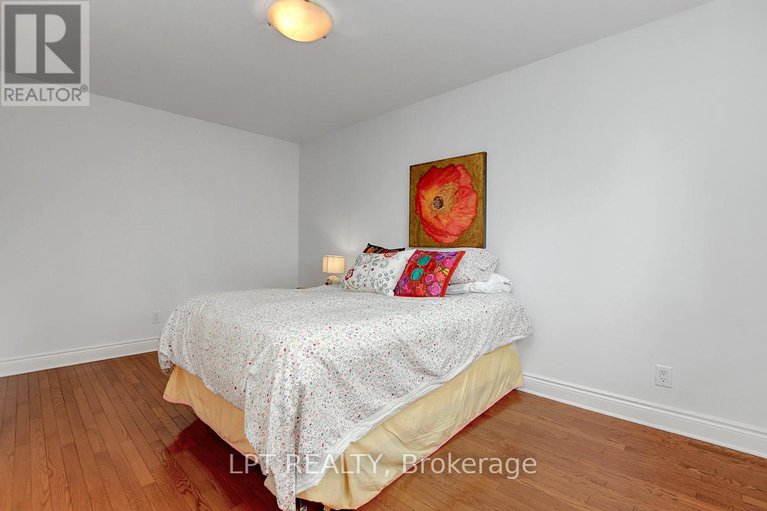 28311107/10a-ashburn-drive/borden-farmstewart-farmcarleton-heightsparkwood-hills/ottawa/ontario/K2E6N3_38