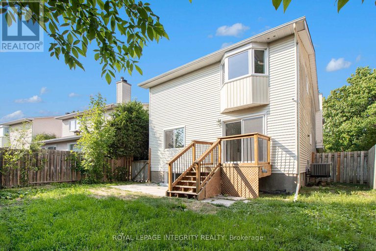 28422244/2044-wildflower-drive/queenswood-heights-south/ottawa/ontario/K1E3R5_28