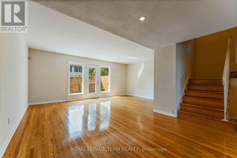 28889686/2664-draper-avenue/redwood-park/ottawa/ontario/K2H6Z9_5