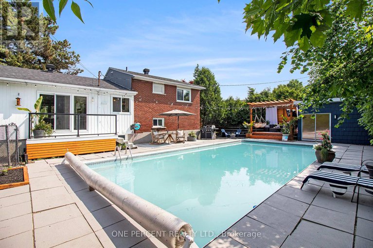 28684003/1042-harkness-avenue/riverside-park/ottawa/ontario/K1V6P2_23