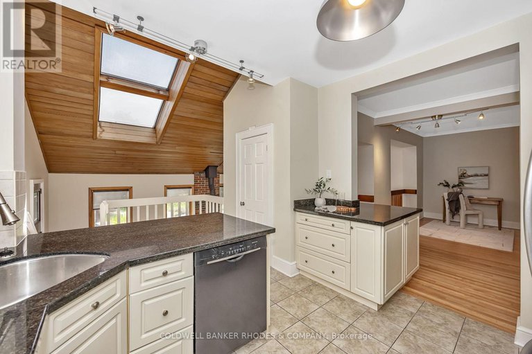 28379568/421-hinton-avenue-s/civic-hospital/ottawa/ontario/K1Y1B2_16