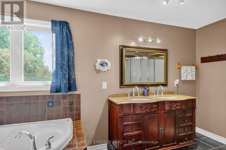 29596535/61-fieldgate-drive/knollsbrook/ottawa/ontario/K2J1V3_16