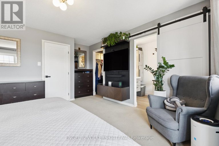 28783227/247-rolling-meadow-crescent/mer-bleuebradley-estatesanderson-park/ottawa/ontario/K1W0A8_22