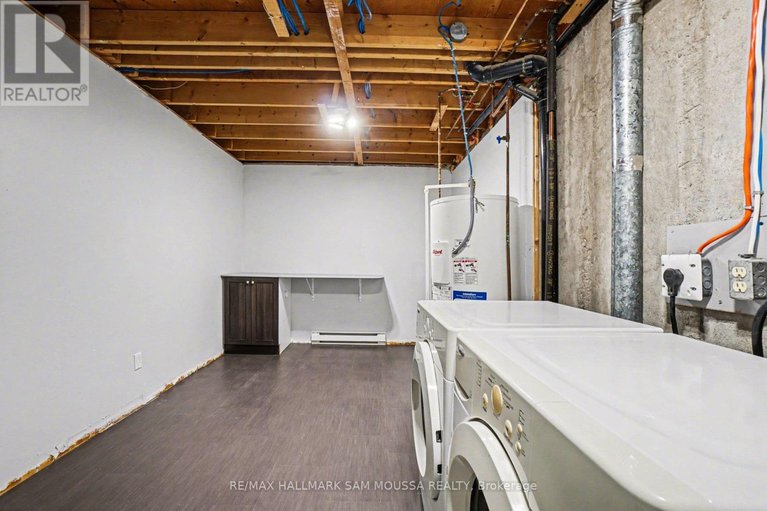 29672531/28c-woodvale-green/craig-henrywoodvale/ottawa/ontario/K2G4H4_31