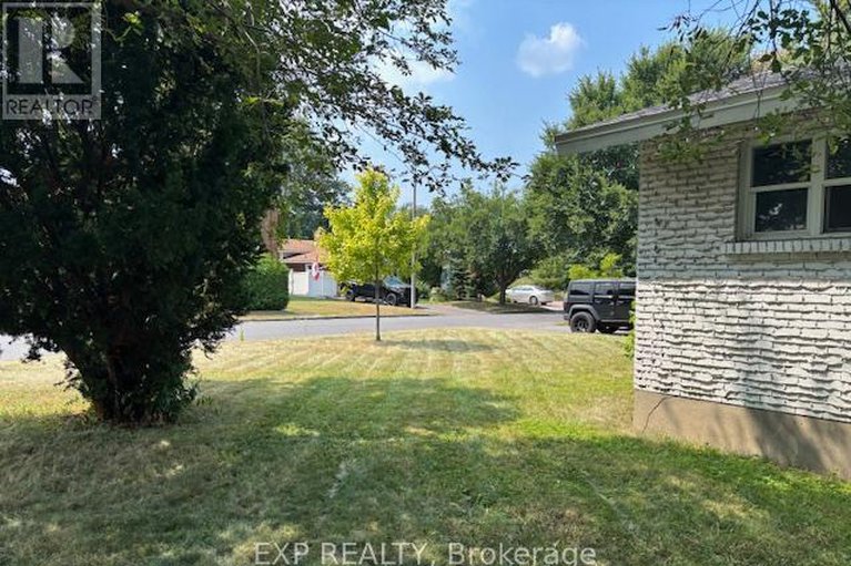 28712668/655-gardenvale-road-w/castle-heightsrideau-high/ottawa/ontario/K1K1E3_16