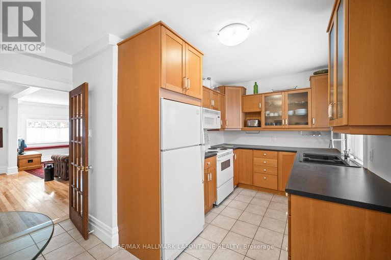 28286991/143-blackburn-avenue/sandy-hill/ottawa/ontario/K1N8A6_13