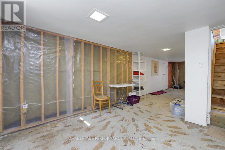 29581422/1141-north-river-road/overbrook/ottawa/ontario/K1K3W4_31