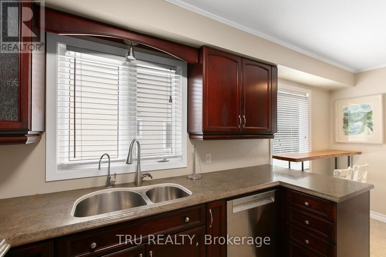 29669051/1078-st-emmanuel-terrace/convent-glen-north/ottawa/ontario/K1C2J7_14