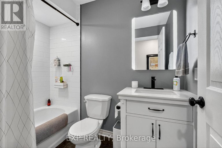 29258512/544-loucks-drive/village-of-russell/russell/ontario/K4R1B6_19