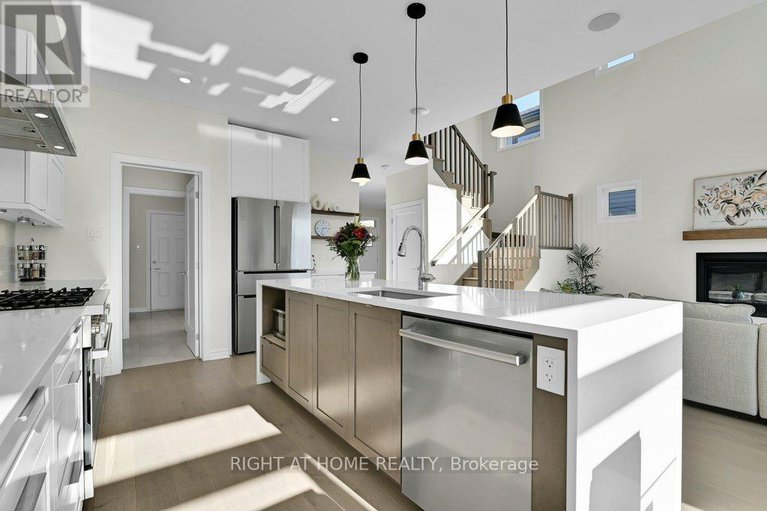 29384097/609-enclave-lane/town-of-rockland/clarence-rockland/ontario/K1K1T2_7