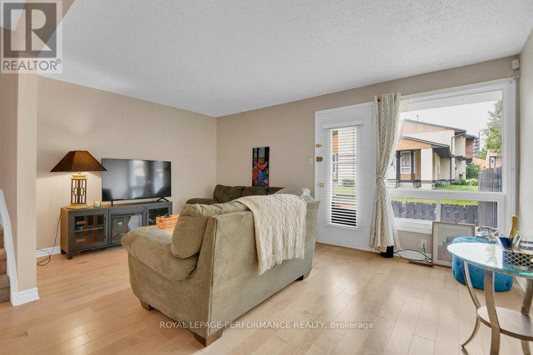 28412769/61-3344-uplands-drive/hunt-club/ottawa/ontario/K1V9R9_7