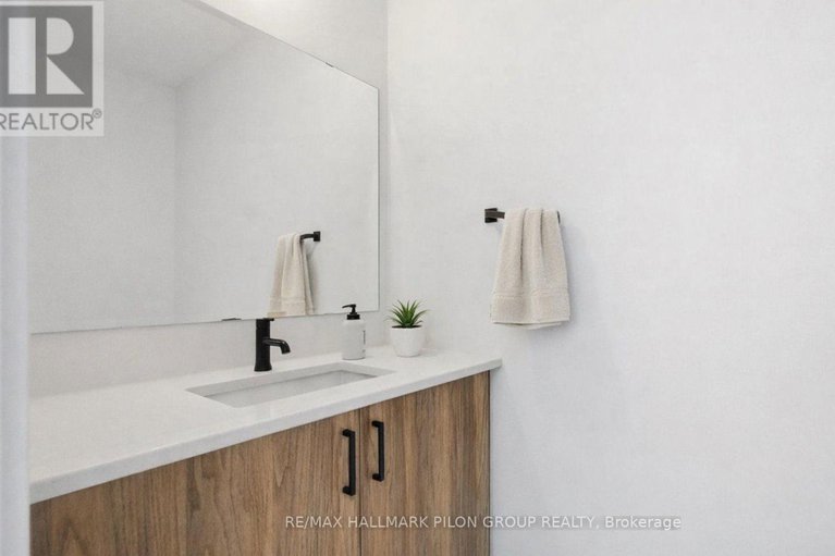 29329750/272-cornice-street/mer-bleuebradley-estatesanderson-park/ottawa/ontario/K1W0W4_10