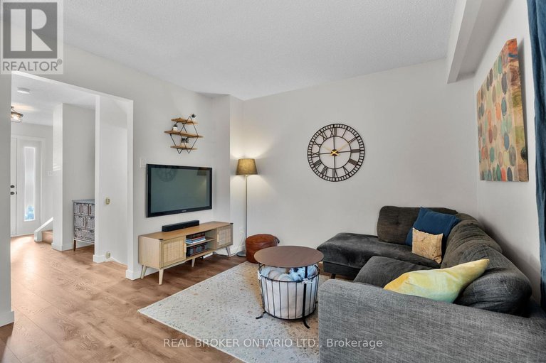 28983719/a-3911-old-richmond-road/arbeatha-park/ottawa/ontario/K2H8T9_13